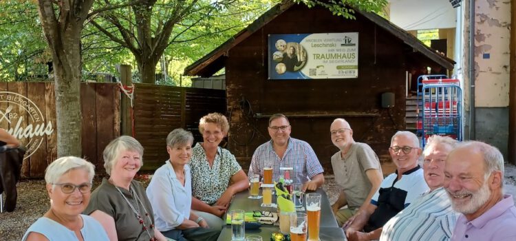 Teamtreffen unterwegs – auch mal im Biergarten! 🍻
